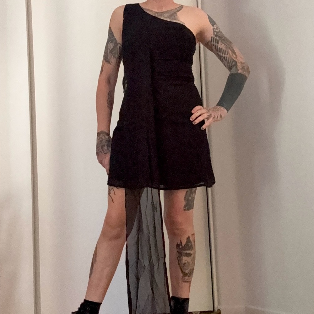 The Commense Black Mini Dress (Medium)